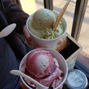 à la minute - Top: Avocado Bottom: Beet and Goat Cheese Mini sizes - Ice Cream & Frozen Yogurt Near Me - Redlands, California à la minute - Top: Avocado Bottom: Beet and Goat Cheese Mini sizes - Ice Cream & Frozen Yogurt Near Me - Redlands, California