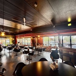 Sabroso Fresh Mexican Grill - Overview of the dining room