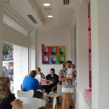 Georgetown Cupcake - Cute seating area - Cupcakes Near Me - Washington, DC, District of Columbia Georgetown Cupcake - Cute seating area - Cupcakes Near Me - Washington, DC, District of Columbia