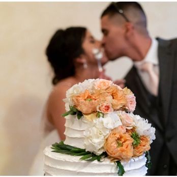 The Wedding Cake Gallery - Scalloped whipped cream , vintage garden roses www.theweddingcakegallery.com - Desserts Near Me The Wedding Cake Gallery - Scalloped whipped cream , vintage garden roses www.theweddingcakegallery.com - Desserts Near Me