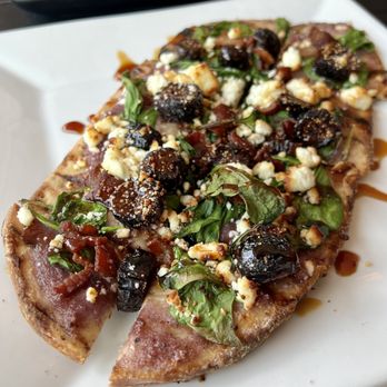 Metropolitan Kitchen & Lounge - Fig and Goat Cheese Flatbread - New American Near Me - Annapolis, Maryland Metropolitan Kitchen & Lounge - Fig and Goat Cheese Flatbread - New American Near Me - Annapolis, Maryland