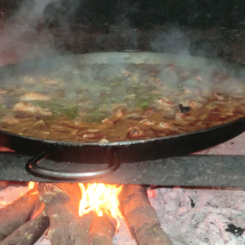 Restaurante Chaparral - Paella valenciana hecha a leña. - Spanish Near Me - Serra, V