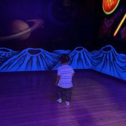 A fun black light dance room! Music is not too loud and a nice break from the chaos on the outside A fun black light dance room! Music is not too loud and a nice break from the chaos on the outside