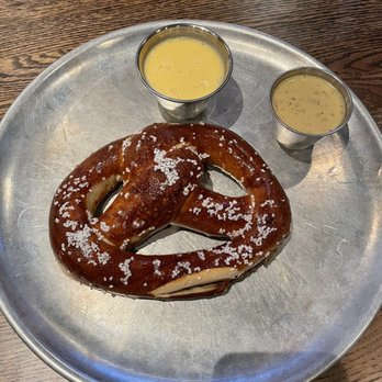 Crushed by Giants - Pretzel & beer cheese - Brewpubs Near Me - Chicago, Illinois