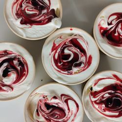 Piccola Piazza Company - Variegato Amarena
Gelato Fiordilatte & wild cherries