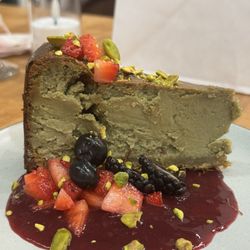 Pistachio baklava cheesecake