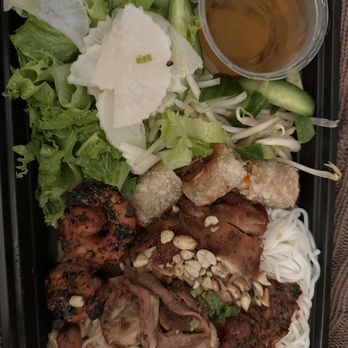 Pho Saigonese - Lemongrass chicken vermicelli 10/10 - Vietnamese Near Me - Las Vegas, Nevada Pho Saigonese - Lemongrass chicken vermicelli 10/10 - Vietnamese Near Me - Las Vegas, Nevada
