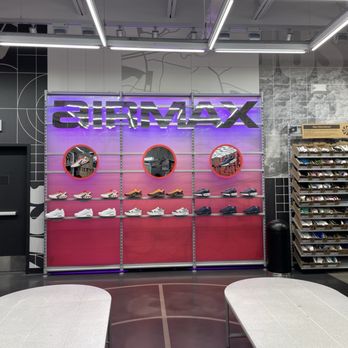 Nike - Shoe Stores Near Me - Fairfax, Virginia