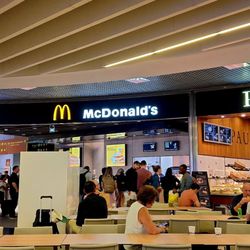 Aeroporto de Lisboa - In its constantly busy central food court between north and south in Terminal 1, McDonald's might look like an oasis and Paul's is decent