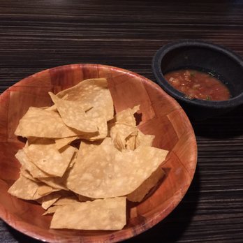 Los Domingos - Sparsely filled nacho bowl appetizer - Mexican Near Me - Barstow, California Los Domingos - Sparsely filled nacho bowl appetizer - Mexican Near Me - Barstow, California