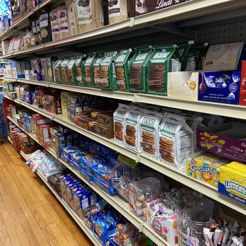 Lee Robinson's General Store - shelves of food - Grocery Near Me - Hatteras, North Carolina Lee Robinson's General Store - shelves of food - Grocery Near Me - Hatteras, North Carolina