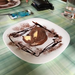 Casa zum Steinberg - Tartufo Eis sieht schon mal Bombe aus