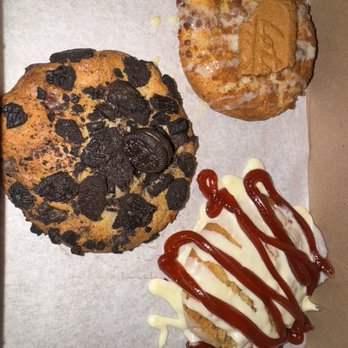 Mo Cookies - Guava Cream Cheese Cookie, Oreo Brookie Cookie, Lotus Cookie Butter - Desserts Near Me - Wesley Chapel, Florida