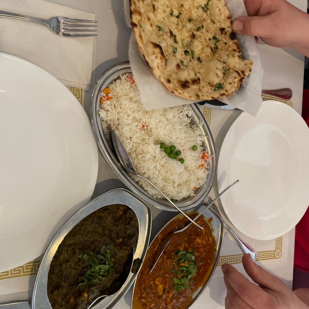 Taj Grill - Garlic naan Chana saag.  Chicken curry - Indian Near Me - Buffalo, New York