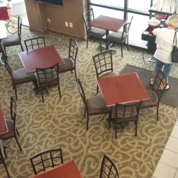 Ramada by Wyndham Columbus North - Breakfast area - Hotels Near Me - Columbus, Ohio