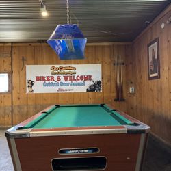 Los Caminos Bar - Perfect dive bar pool table, obviously.
