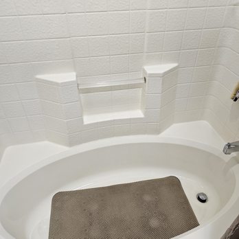 Estancia - Master bathroom tub - Apartments Near Me - Las Vegas, Nevada Estancia - Master bathroom tub - Apartments Near Me - Las Vegas, Nevada