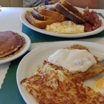 Ozzie's Diner - Country fried steak, hash browns, eggs and hotcakes: just your average light breakfast :) - Diners Near Me - Commerce, California