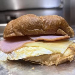 Shell Stop and Go Mini Mart - Ham & Swiss Croissant