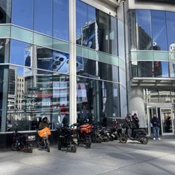 CF Toronto Eaton Centre - This is your biggest tourism mall in the country. Full of Uber, it looks like $hit.