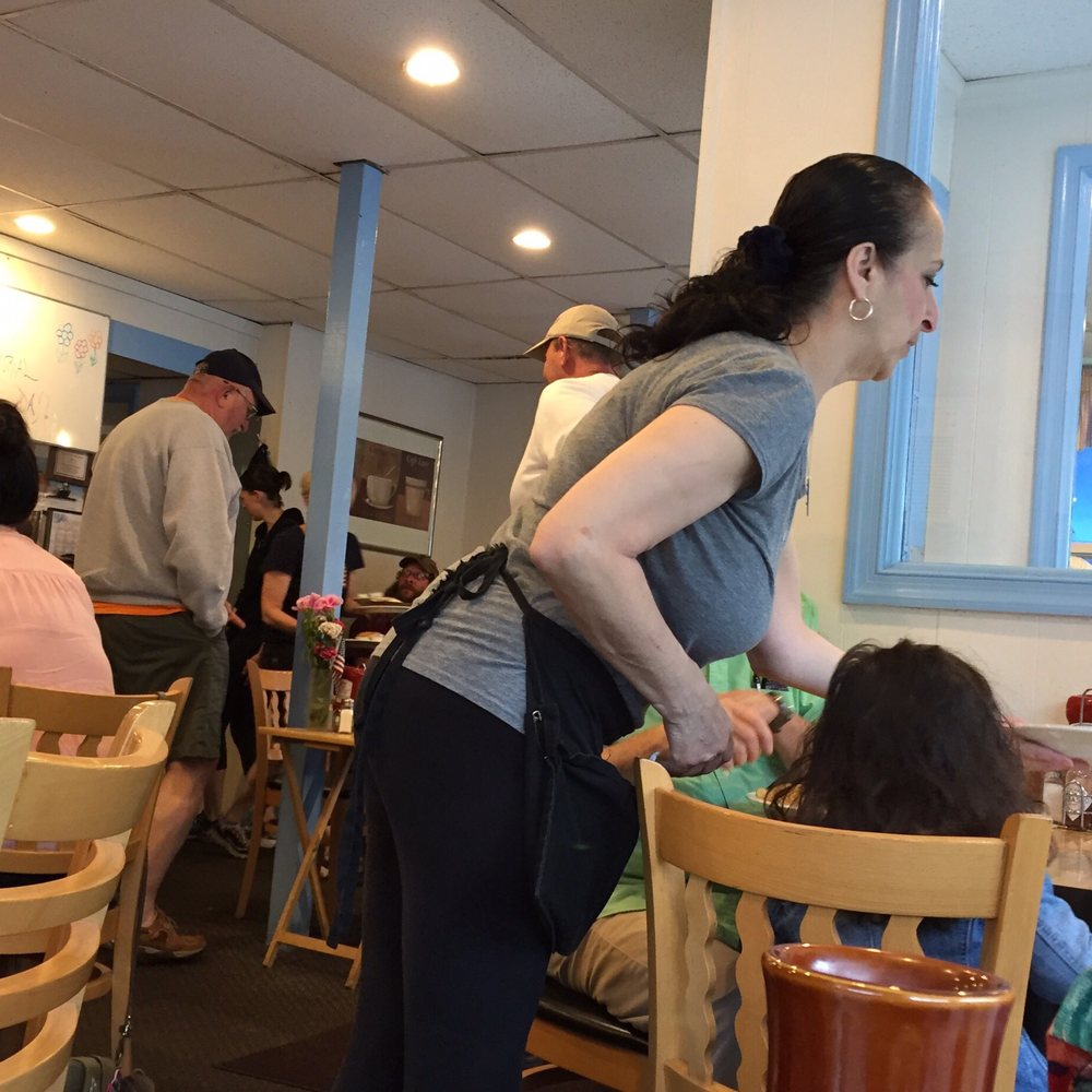 TW Howell's - Busy Memorial Day - American Near Me - Pomona, New Jersey