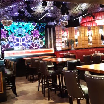 Resto Delices - a bar with a large screen in the background - Pizza Near Me - Lévis, Quebec Resto Delices - a bar with a large screen in the background - Pizza Near Me - Lévis, Quebec