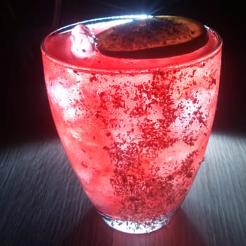Bazaar - Coco Tea Vodka, cordial de Lima, te de hibicus, coco rayado   Uno de los reyes de la noche de Bazaar #Cocteleria de Autor - Tapas Bars Near Me - Rosario, S