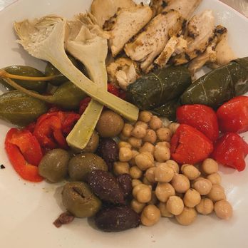 Vino Volo - Mediterranean Platter with Chicken - Wine Bars Near Me - San Antonio, Texas