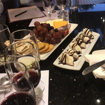 Su Vino Winery - a table with wine, cheese and grapes - Wineries Near Me - Scottsdale, Arizona Su Vino Winery - a table with wine, cheese and grapes - Wineries Near Me - Scottsdale, Arizona