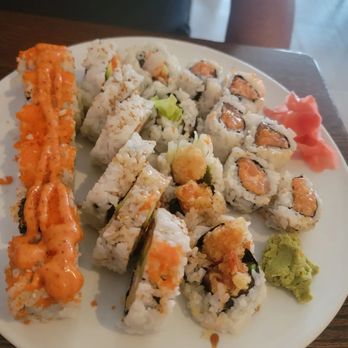Sushi Para - Sushi rolls - Japanese Near Me - Palatine, Illinois
