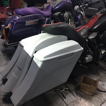 Spider’s Cycle Werks - Fitting custom fender and bags on a Softail - Motorcycle Repair Near Me - Berkeley, Illinois
