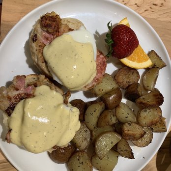 Emma's Country Kitchen - Emma's Benny - delish! - Breakfast & Brunch Near Me - Toronto, Ontario