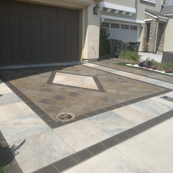 Nine Orange Landscaping - Driveway in daylight - Landscaping Near Me Nine Orange Landscaping - Driveway in daylight - Landscaping Near Me