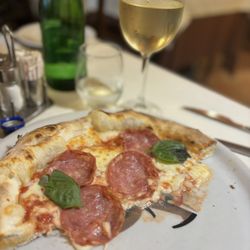 Il Leone Rosso - Pepperoni pizza, they split in half for us two to share which was nice!