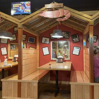 Snapperz Grill & Steam Bar - Atmosphere - Seafood Near Me - Morehead City, North Carolina Snapperz Grill & Steam Bar - Atmosphere - Seafood Near Me - Morehead City, North Carolina