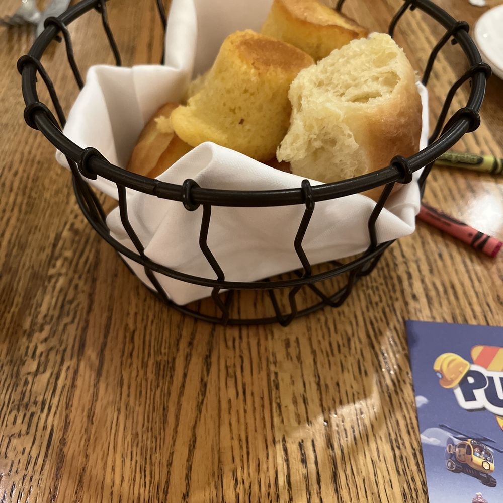 Wind & Waves Grill - Corn bread and white bread - Cocktail Bars Near Me - Vero Beach, Florida Wind & Waves Grill - Corn bread and white bread - Cocktail Bars Near Me - Vero Beach, Florida