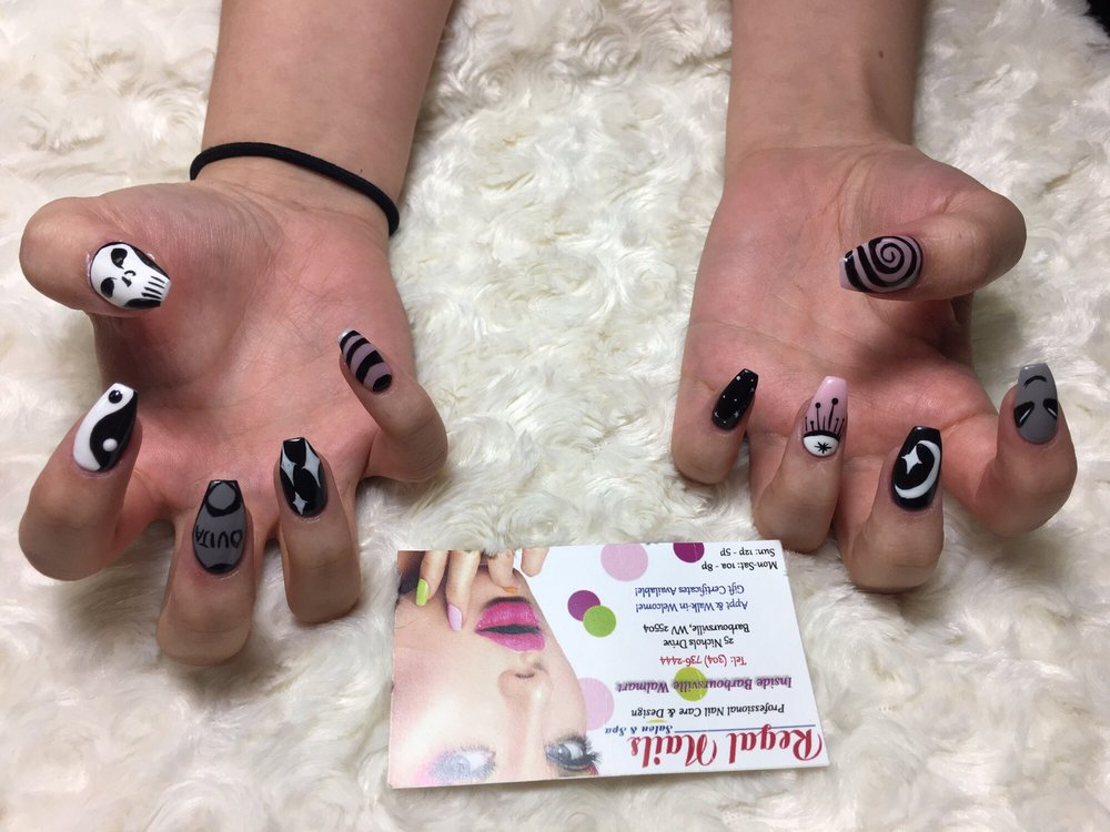 Regal Nails Logo
