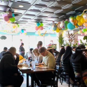 Honeybear Cafe - Colorful, bright interior - Breakfast & Brunch Near Me - Chicago, Illinois