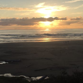 Hallmark Resort - View from the beach in front of the Hallmark property - Resorts Near Me - Newport, Oregon Hallmark Resort - View from the beach in front of the Hallmark property - Resorts Near Me - Newport, Oregon