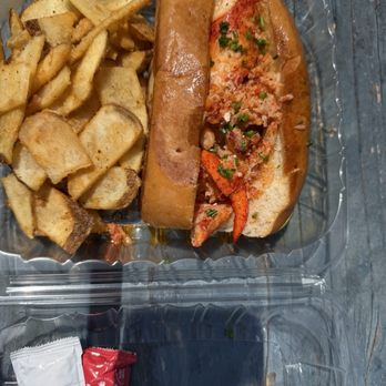 Morro Bay Lobster - Connecticut roll - Food Trucks Near Me - Morro Bay, California Morro Bay Lobster - Connecticut roll - Food Trucks Near Me - Morro Bay, California
