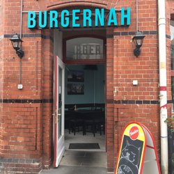 Burgernah - Der Rustikale Eingang