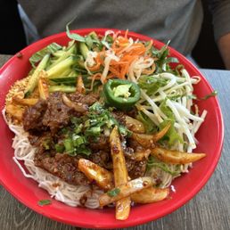 Vermicelli bowl w/ spicy beef