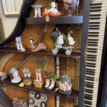 Freehand Skellies - Interesting merchandising! - Used, Vintage & Consignment Near Me - Littleton, Colorado Freehand Skellies - Interesting merchandising! - Used, Vintage & Consignment Near Me - Littleton, Colorado
