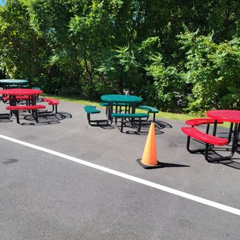 Vince's Gourmet Imports - outdoor seating - International Grocery Near Me - North Syracuse, New York