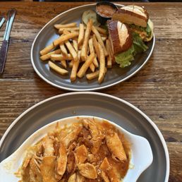 Quiet man sandwich and buffalo chicken Mac and cheese! Quiet man sandwich and buffalo chicken Mac and cheese!