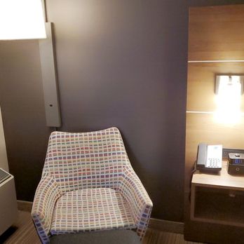 Holiday Inn Express Toronto Downtown - Hotels Near Me - Toronto, Ontario