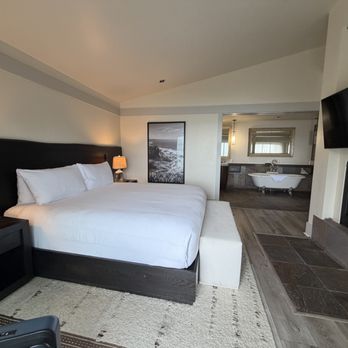 Heritage House Resort - Room #5 - super comfie bed! - Hotels Near Me - Little River, California Heritage House Resort - Room #5 - super comfie bed! - Hotels Near Me - Little River, California