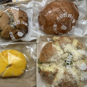 Smoking Tiger Bread Factory - Chocolate chip scone, bread, garlic cream cheese bun, pumpkin mochi - Coffee & Tea Near Me - Cerritos, California