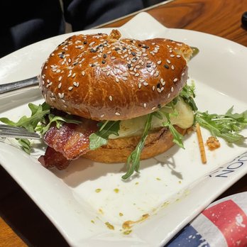 Gordon Ramsay Burger Las Vegas - 24 Hour Burger - Burgers Near Me - Las Vegas, Nevada