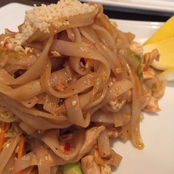 Patong Thai - Pad Thai with Chicken - Thai Near Me - Madrid, M